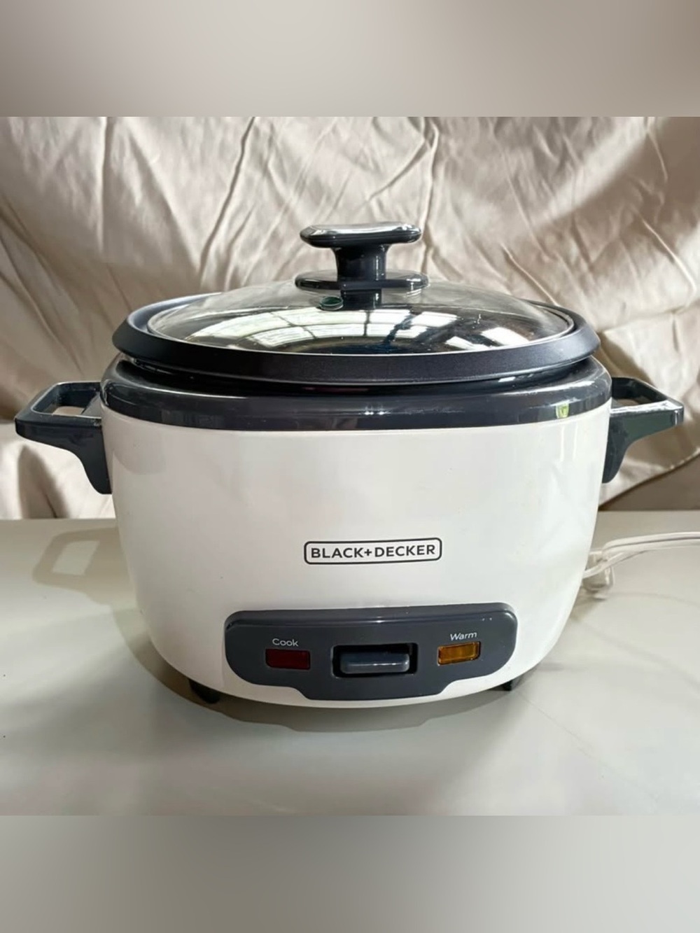 BLACK+DECKER Small Electric Rice Cooker 14 Cup Cooked/7 Cup Uncooked - Picture 3 of 16